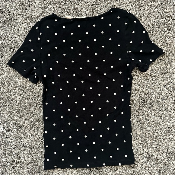 Levis women’s black floral tshirt - Picture 2 of 3